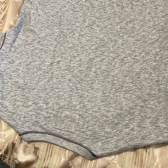 medium women hollister crewneck - Picture 4 of 8